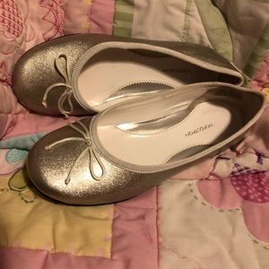 Nordstrom Kids Dress shoes silver & white size 2.5